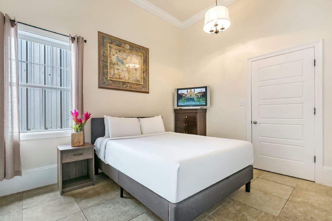 Spacious 4Br Condo On Carondelet Near All Hot Spo La Nouvelle-Orléans Extérieur photo